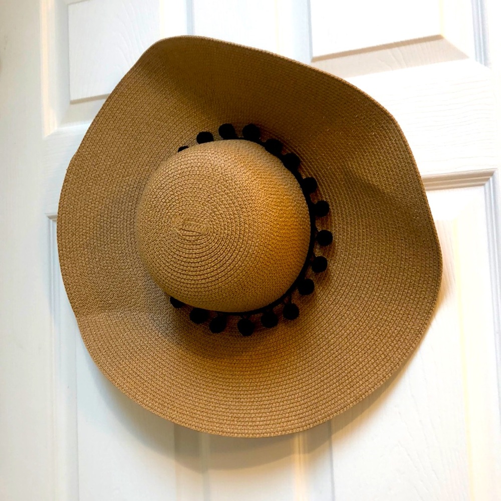 EUC - sun hat with ball fringe. Sun protection. Beach. Swim. Poolside.
